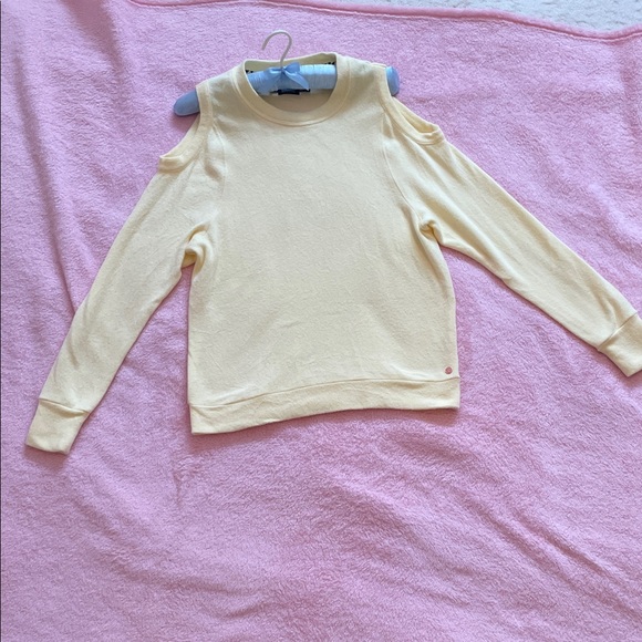 🛹✨VOLCOM Yellow Cold-Shoulder Sweater Size S - Picture 1 of 5